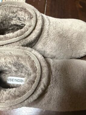 Steve Madden Brand New Never Worn Plush Taupe Fleece Slip-On Booties